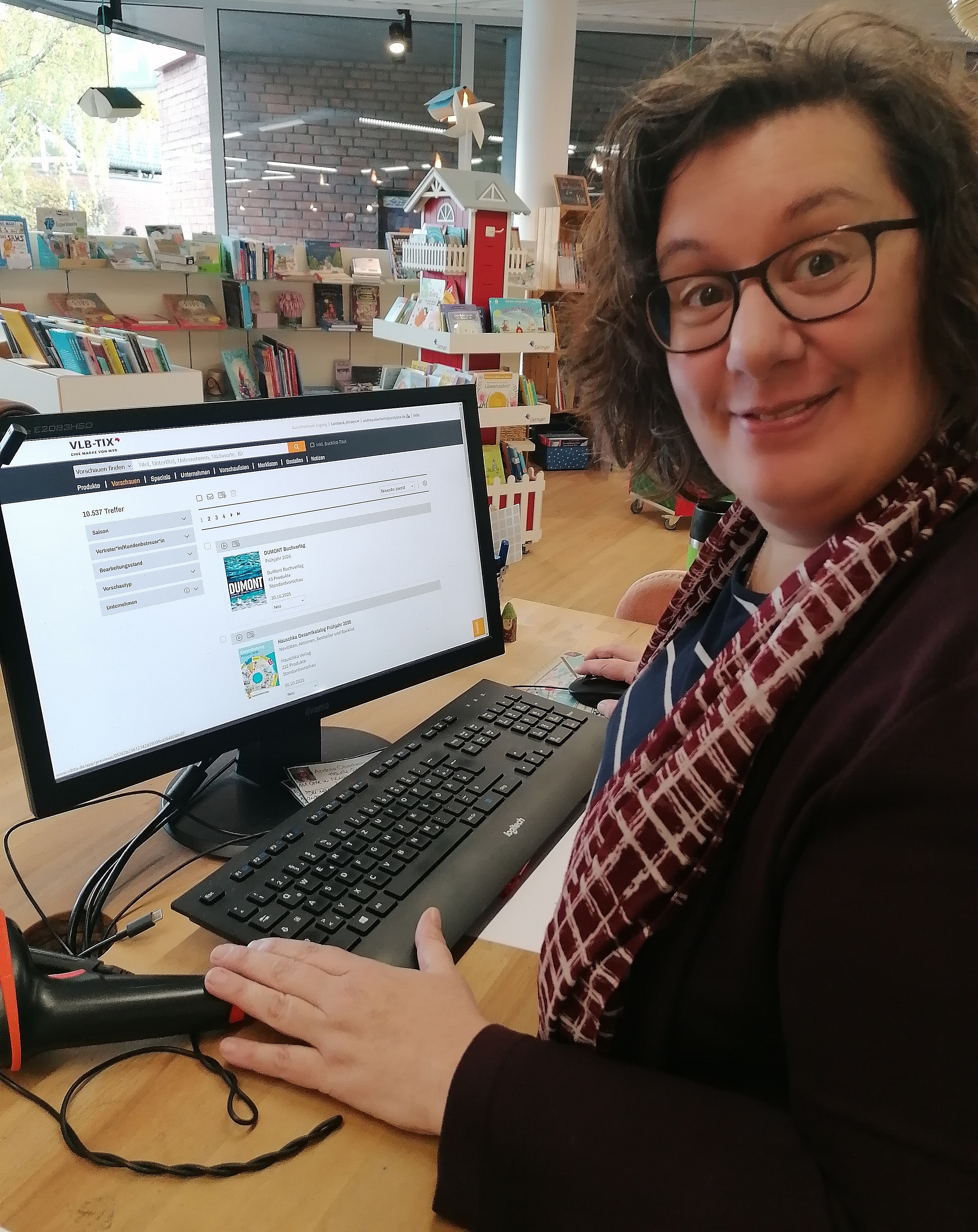 Buchhändlerin der Buchhandlung Wunderkasten