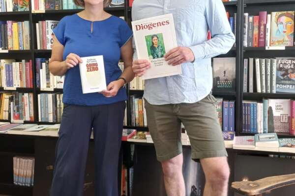 Verlagsvertreter David Gulde von Diogenes in den Bücherstuben.
